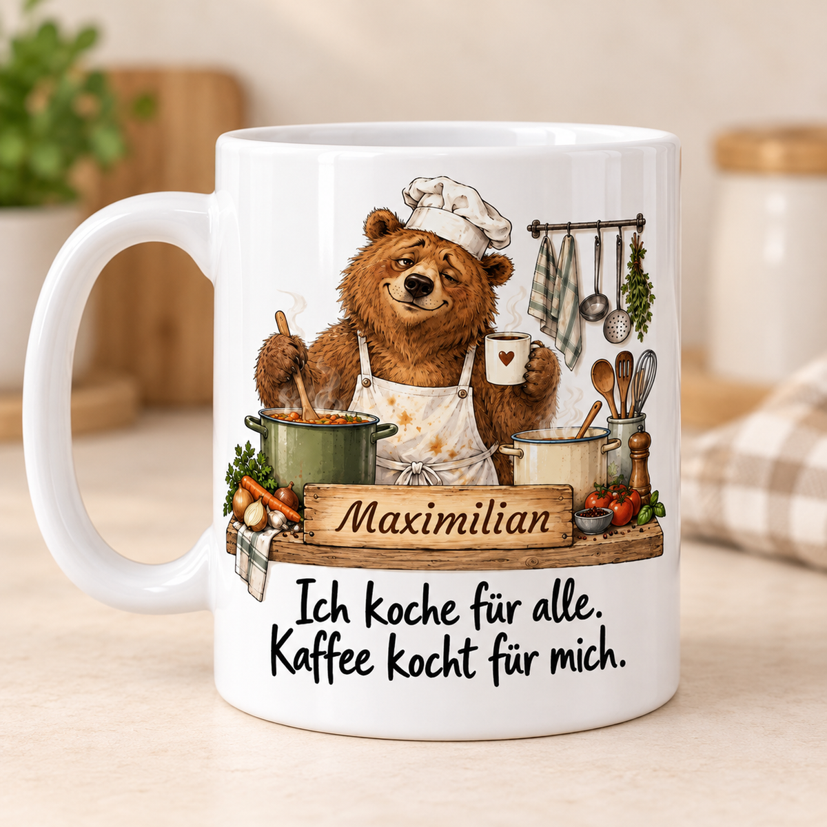 Kochberuf: weiße Tasse mit Bär-Berufsmotiv, Spruch und Beispielname Maximilian – bedruckte Rückseite