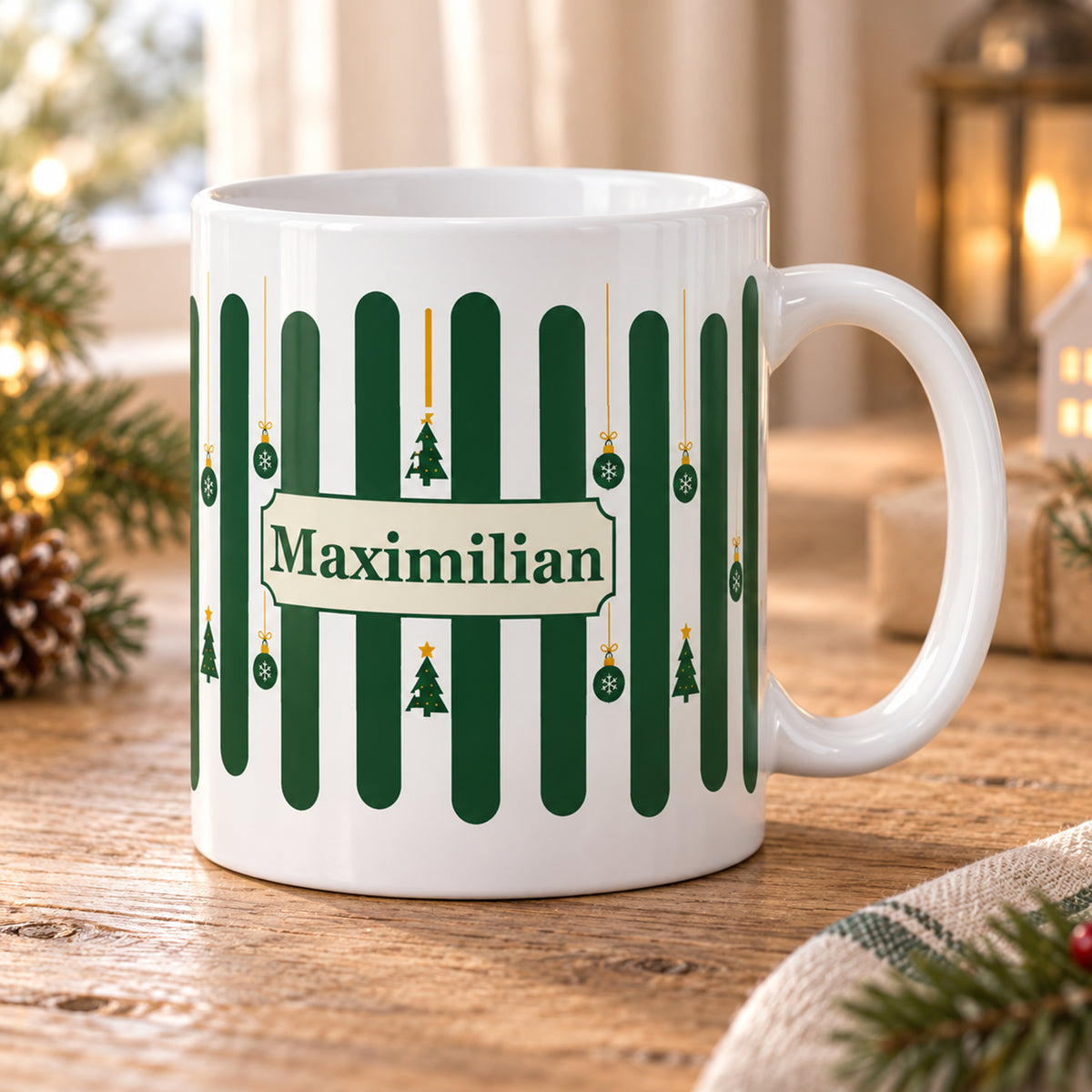 Weihnachtstasse Tannenwald – Weihnachtliche Szene mit Beispielname Maximilian