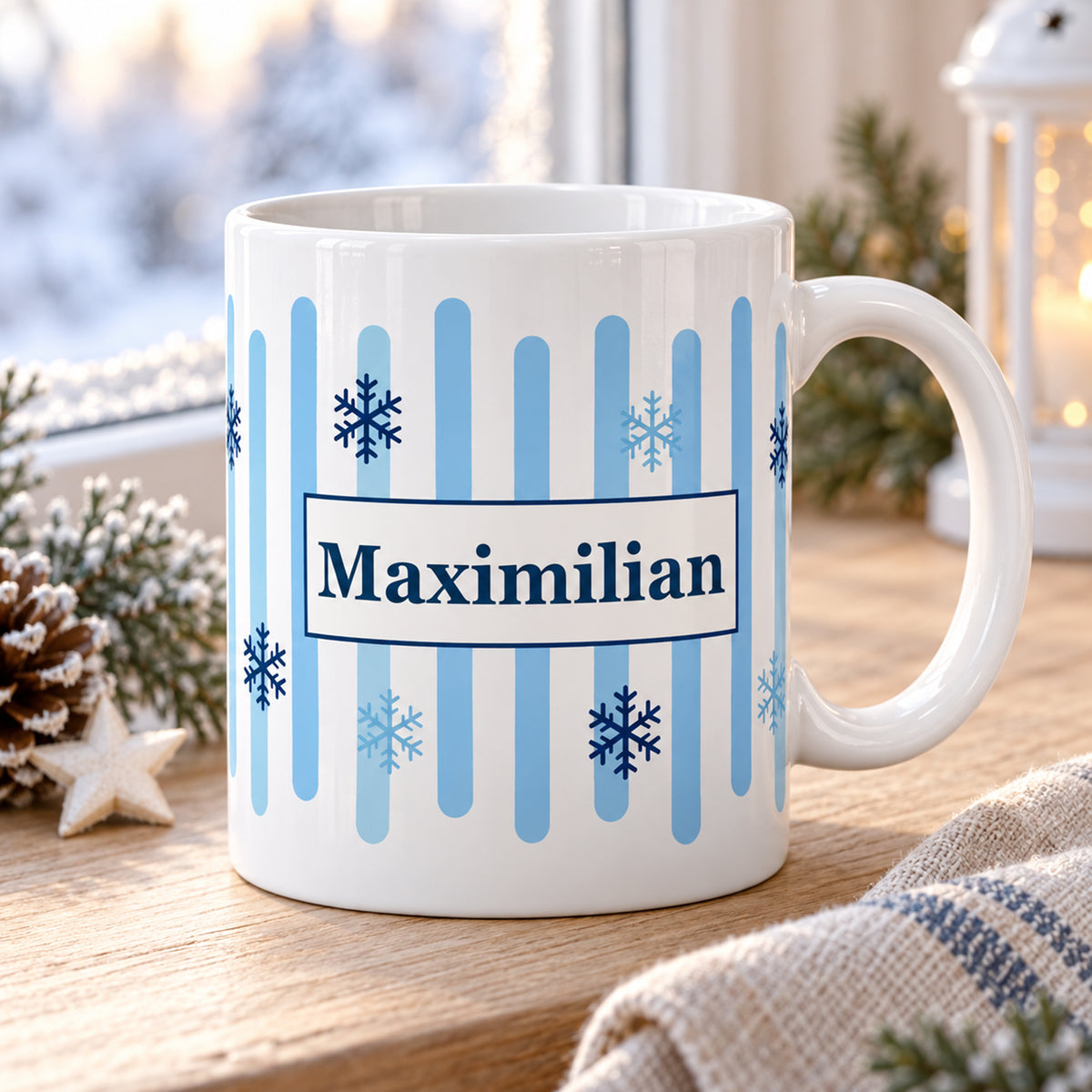 Weihnachtstasse Winterflocken – Weihnachtliche Szene mit Beispielname Maximilian