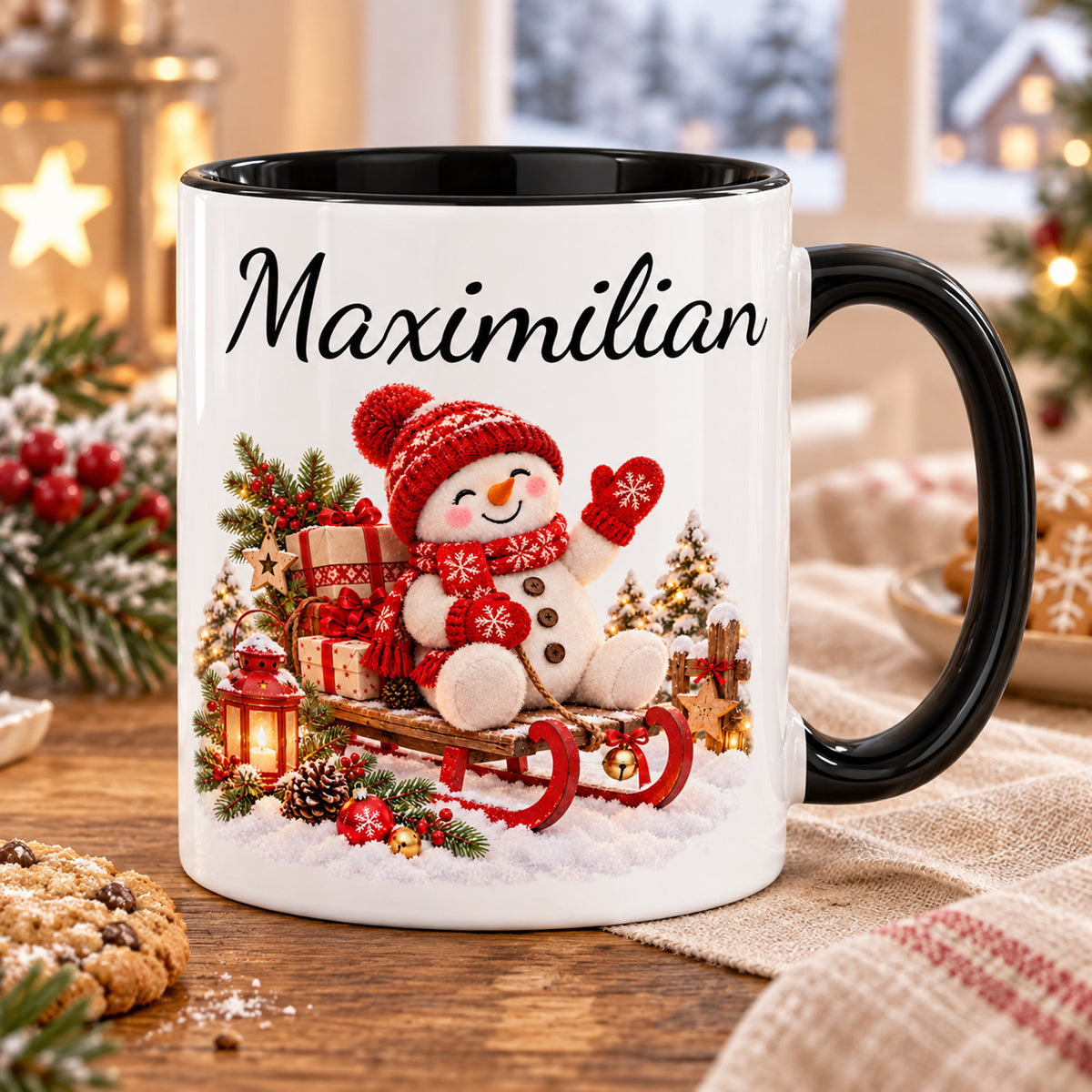 Winterliche Alltagsszene: Schneemann-Tasse Schlittenfahrt, schwarzer Henkel, 330 ml, mit Beispielname Maximilian