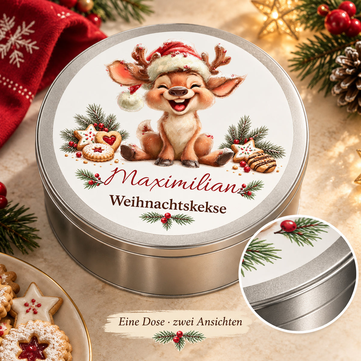 Keksdose mit lachendem Rentier mit Weihnachtsmütze und vergrößertem Detail des Deckelrands.