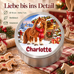 Runde personalisierte Keksdose mit Pferde-Motiv und Wunschname, mit Angaben zu 19 cm Durchmesser, 7 cm Höhe, Weißblech und Stülpdeckel.