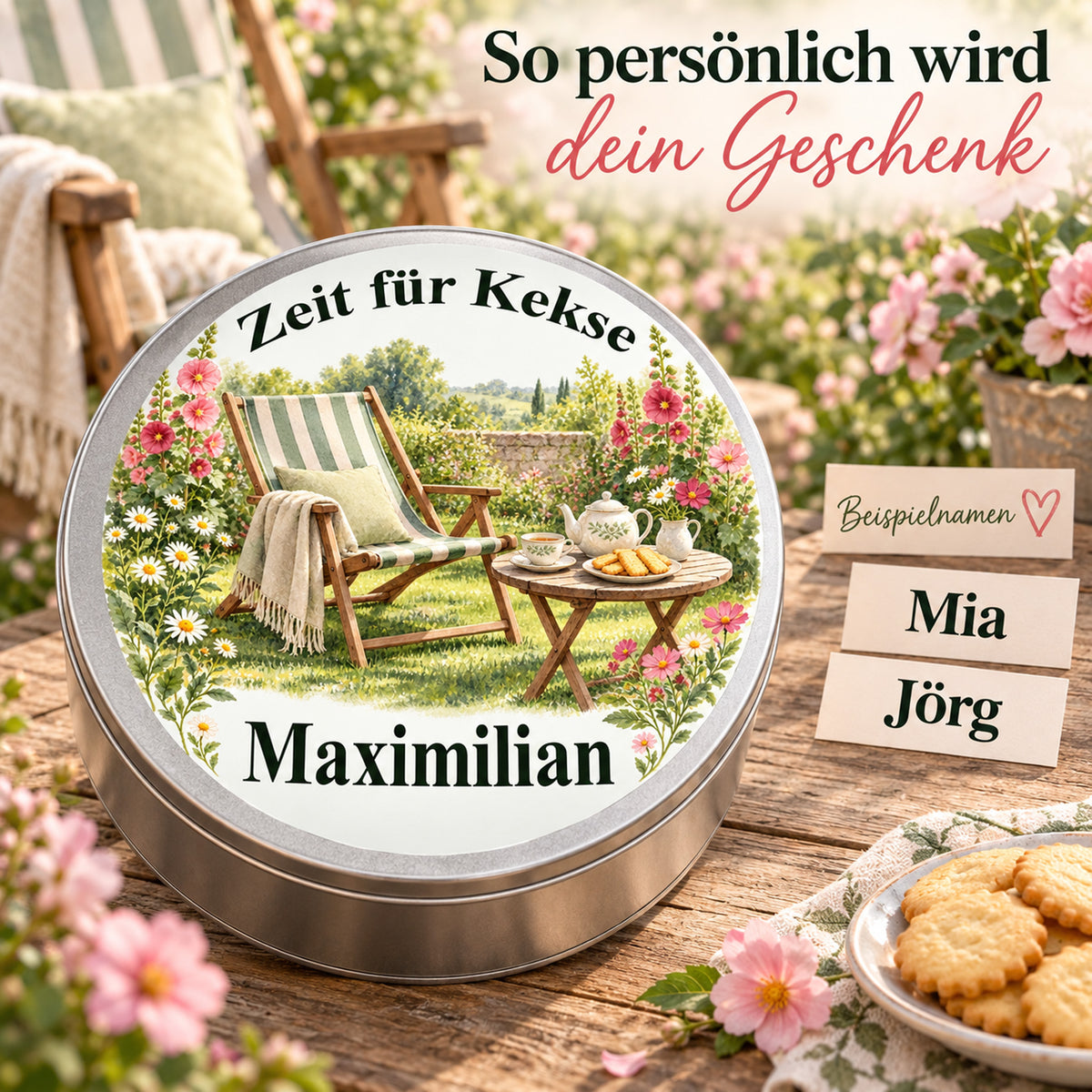 Personalisierte Keksdose mit Gartenmotiv Liegestuhl im Blütengarten und zwei Textkarten mit Beispielnamen