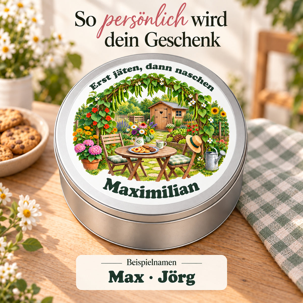Eine personalisierte Keksdose mit Gartenmotiv; daneben weitere Beispielnamen als Text.