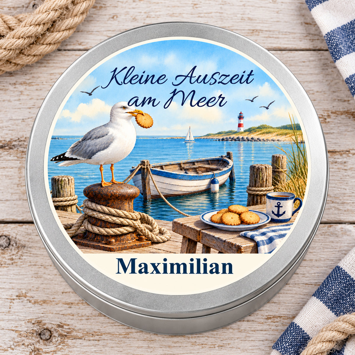 Deckelansicht der personalisierten Keksdose mit dem Motiv Hafen-Keks-Kapitän
