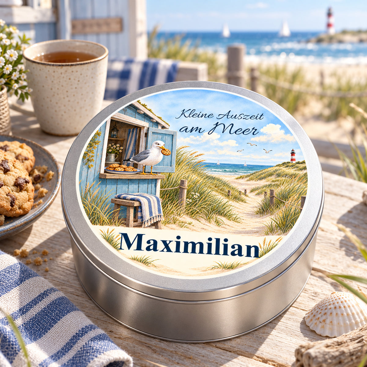 Maritime Keksdose mit Strandhäuschen-Kekspause-Motiv als Geschenkidee für Küstenfans
