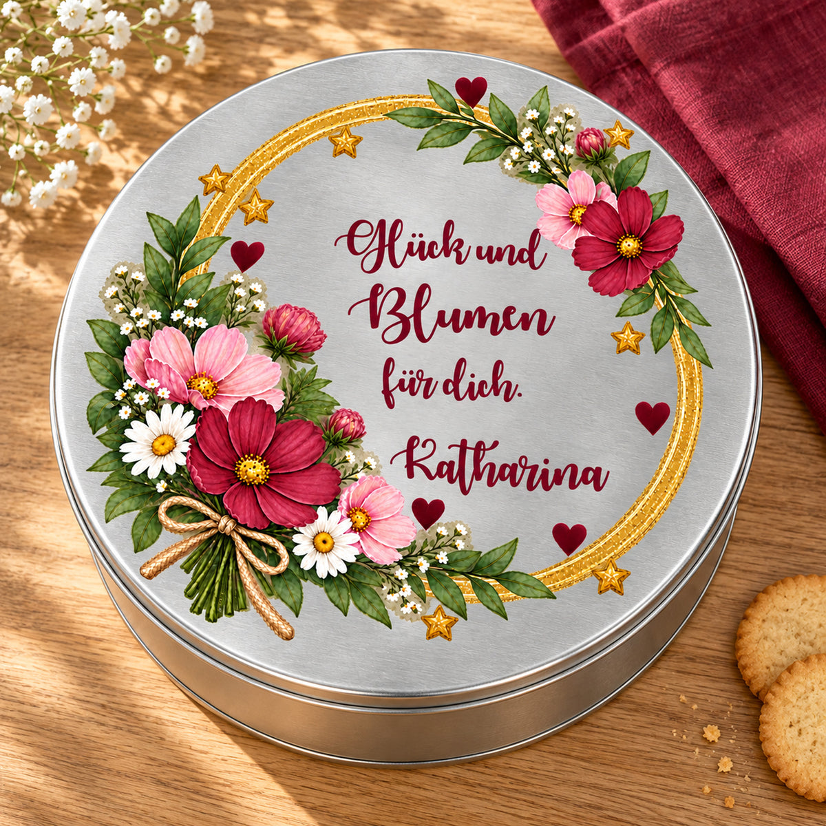 Draufsicht auf die Blumen-Keksdose auf einem hellen Holztisch – Motiv „Glück und Blumen“
