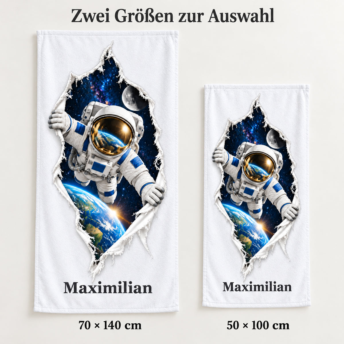 Zwei Größen des Handtuchs mit Astronaut-Motiv im Vergleich: 70 × 140 cm und 50 × 100 cm.