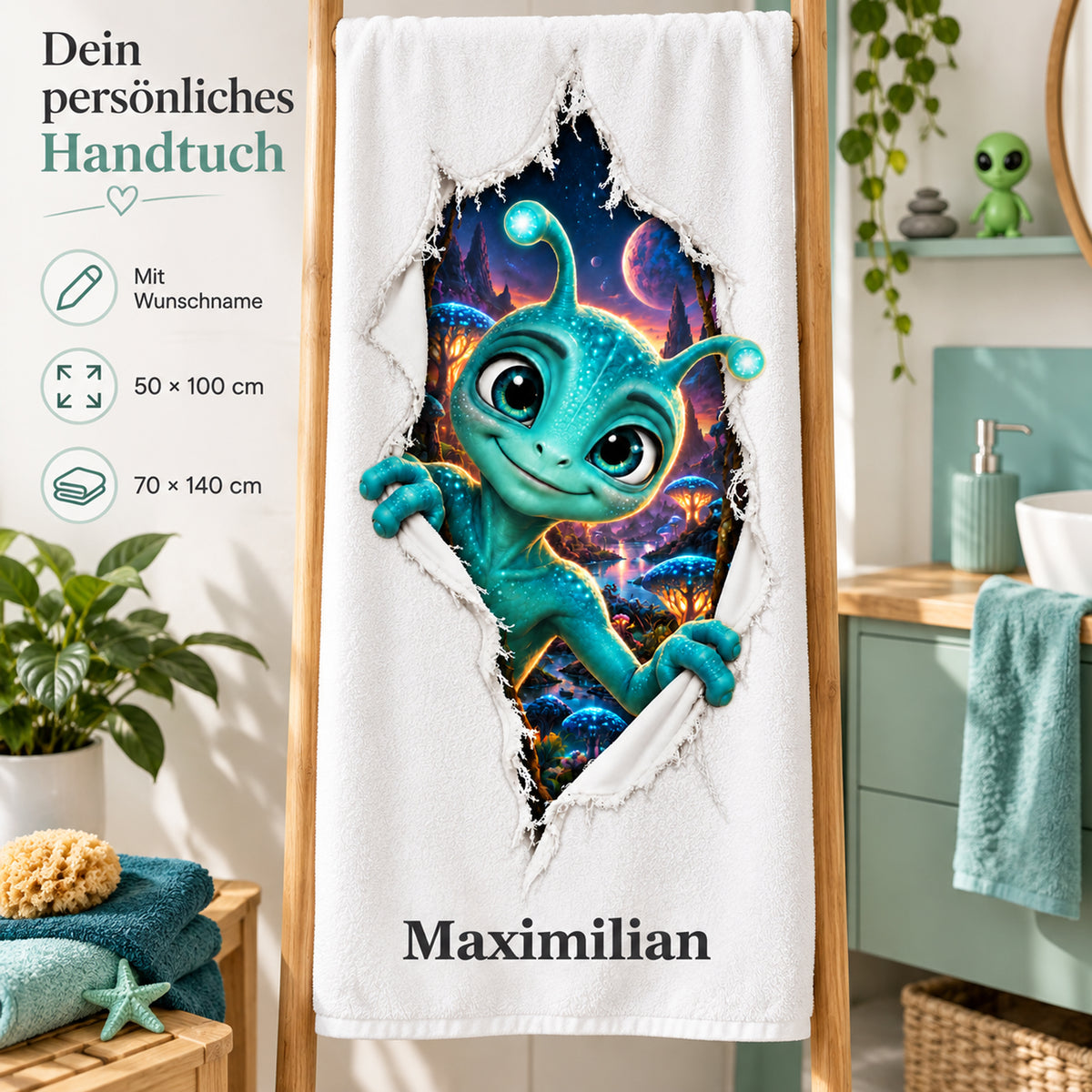 Handtuch mit Freundlicher Alien-Motiv, Wunschname und Angaben zu den beiden wählbaren Größen.