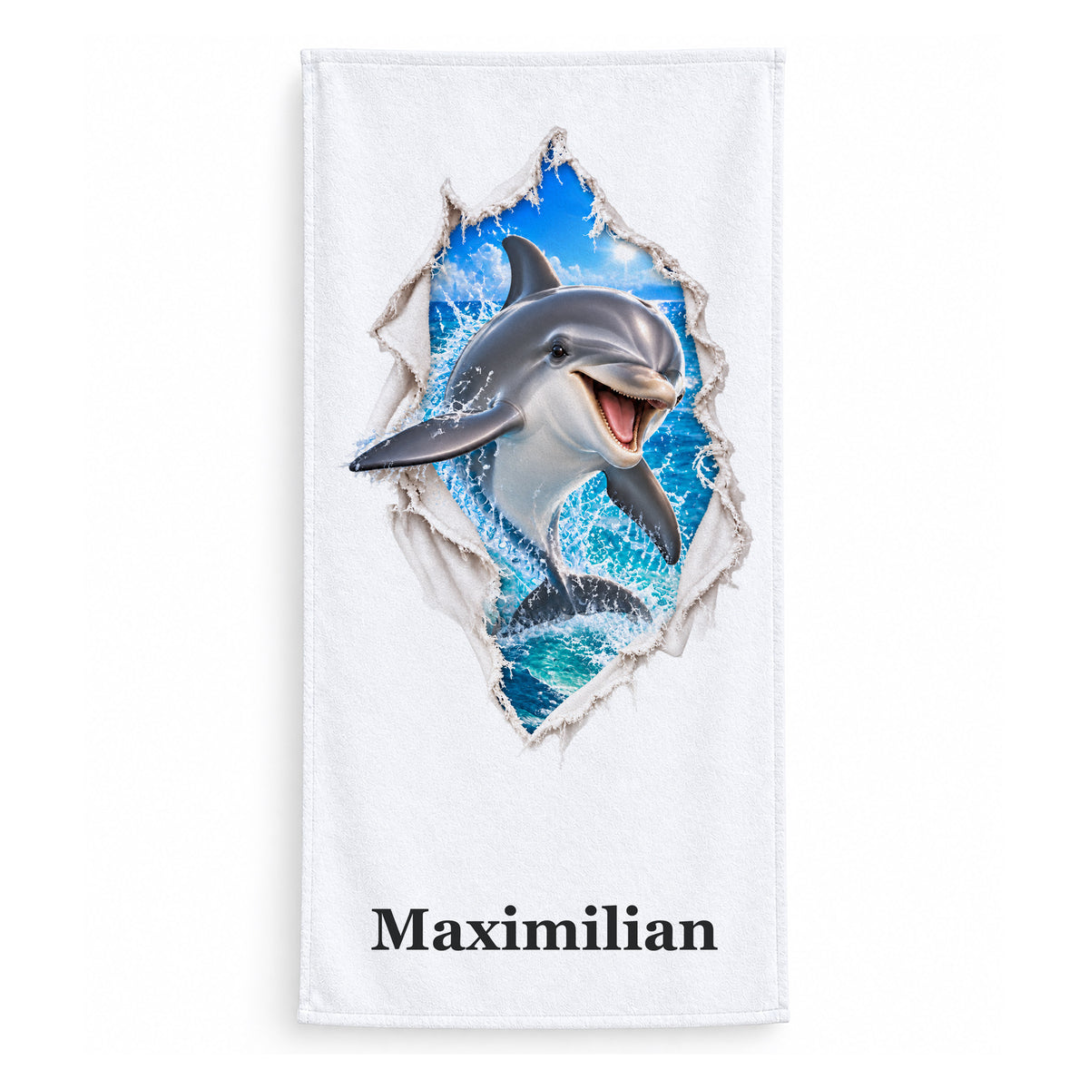 Weißes Handtuch mit einem Delfin im Stoffrissmotiv und Wunschname auf weißem Hintergrund.