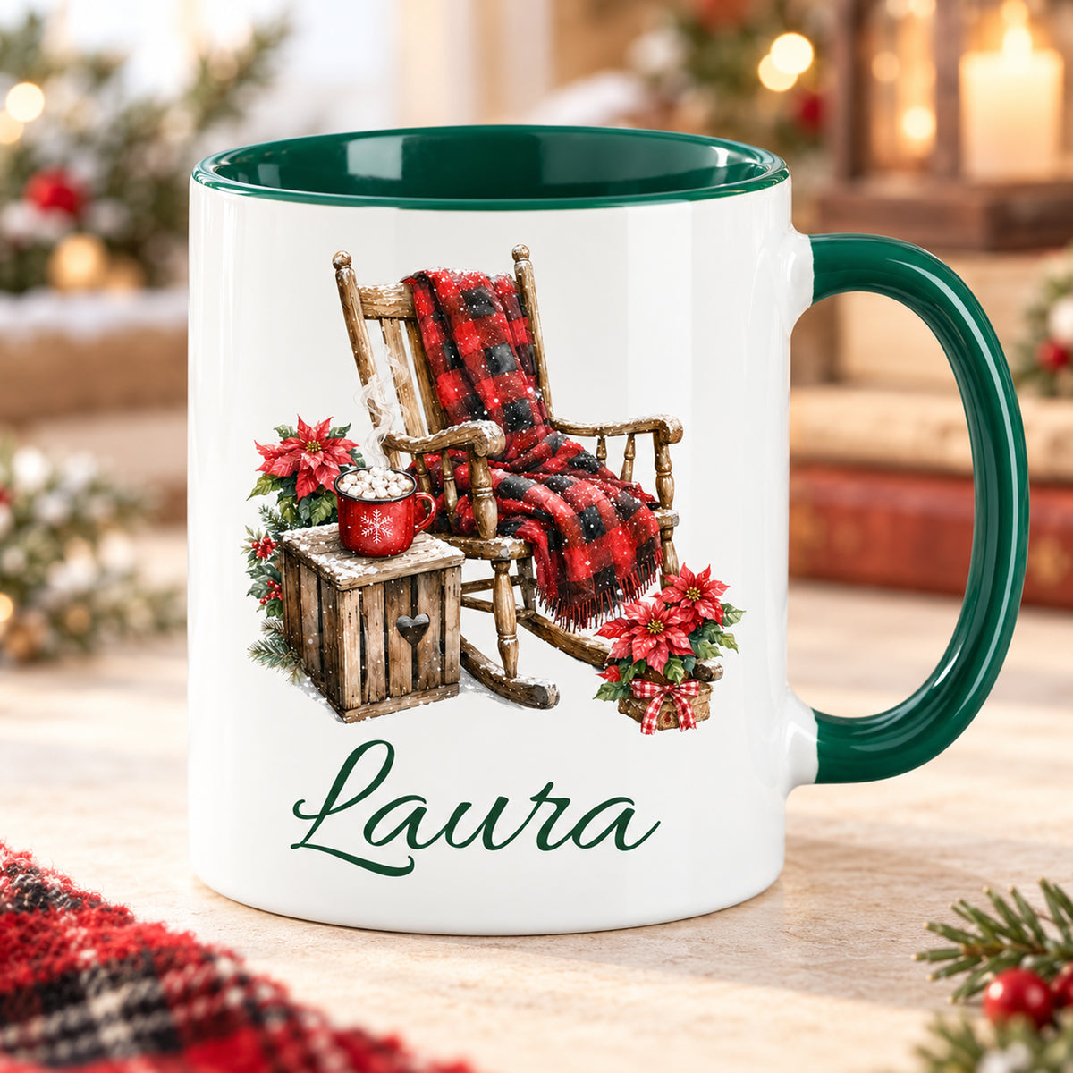 Weihnachtstasse mit Schaukelstuhl-Motiv und Wunschname, weißer Körper, grüner Henkel und Innenraum.