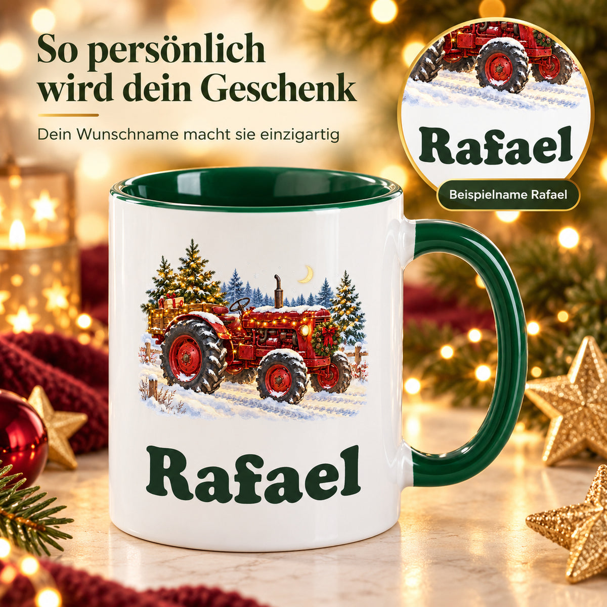 Weiße Tasse mit grünem Henkel: Trecker mit Lichterkette und Wunschname; runder Ausschnitt zeigt den personalisierten Druck.