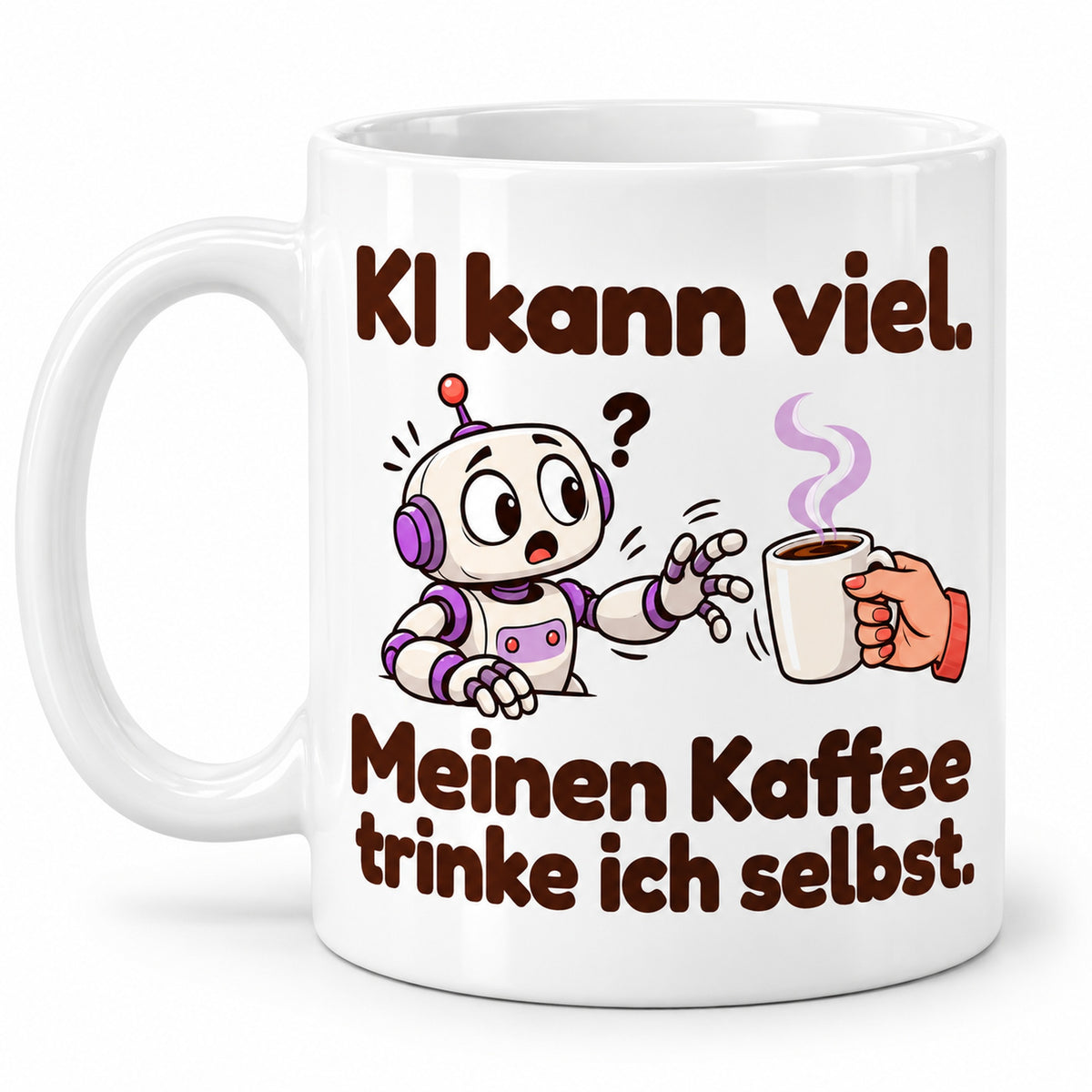 Freigestellte weiße Tasse „KI & Kaffee“ mit Henkel links und identischem Spruchdruck auf der Rückseite.