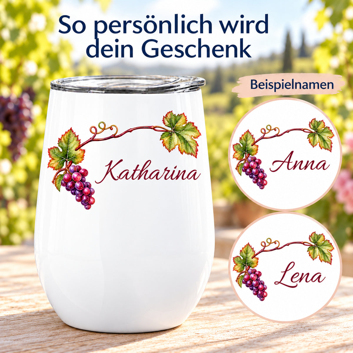 Ein Weinbecher mit Weinlaub und Trauben und Wunschname neben zwei runden flachen Motivdetails mit anderen Namen