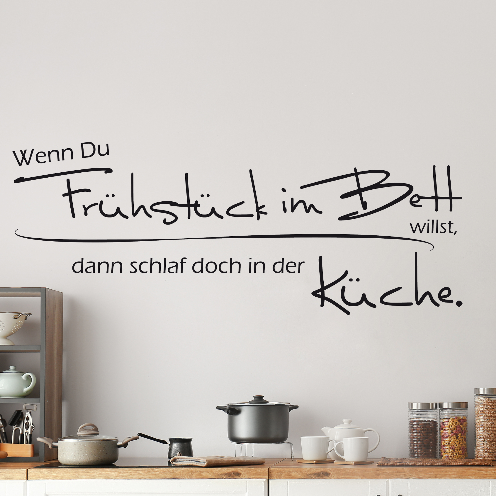 Wandtattoo mit schwarzer Schrift: Frühstück im Bett.