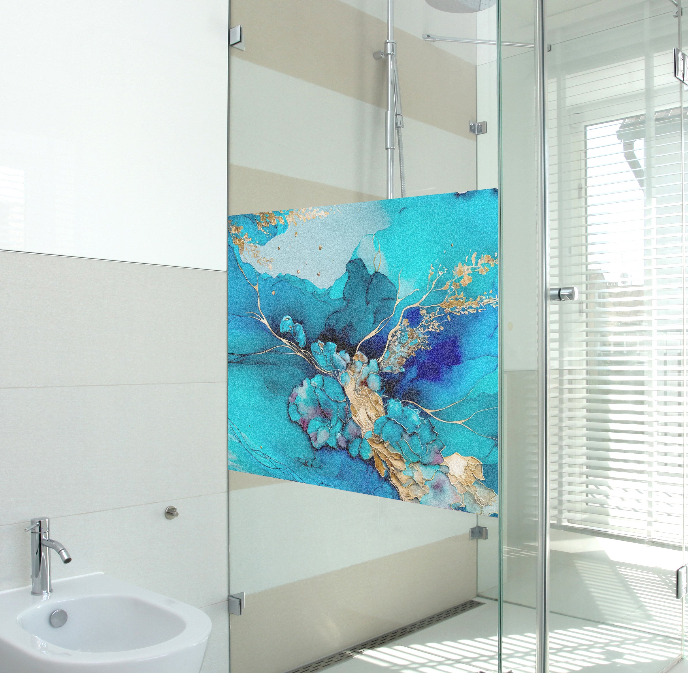 Türduschfolie mit aquablauen und goldenen Blumenmotiven.