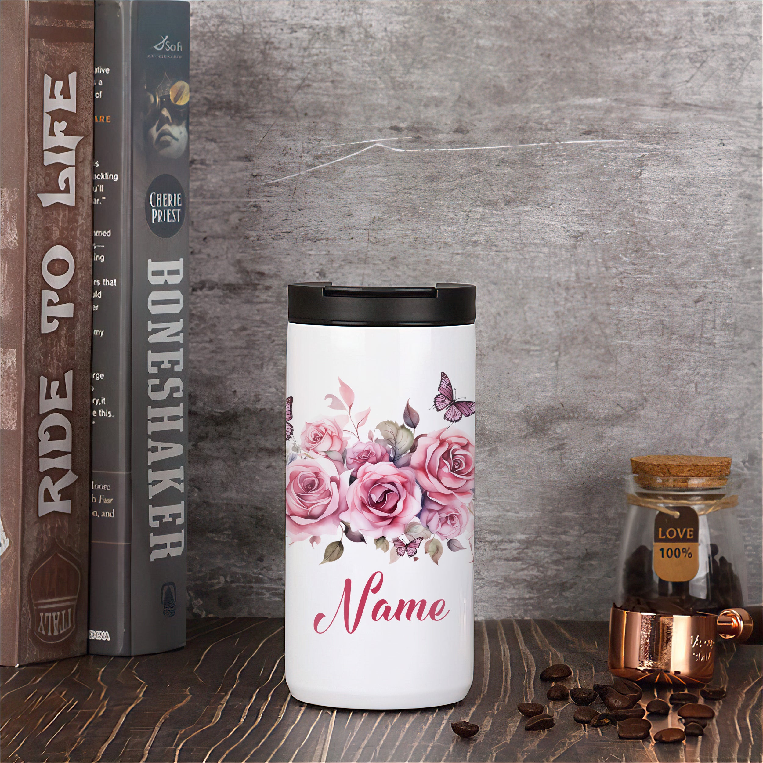 Kaffeebecher mit Rosen und Schmetterlingen