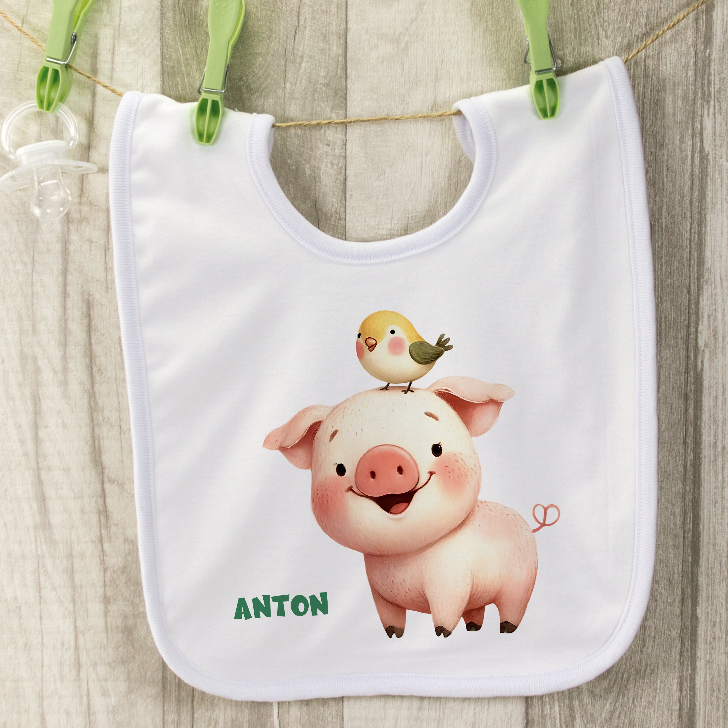 Lätzchen mit fröhlichem Schweinchen