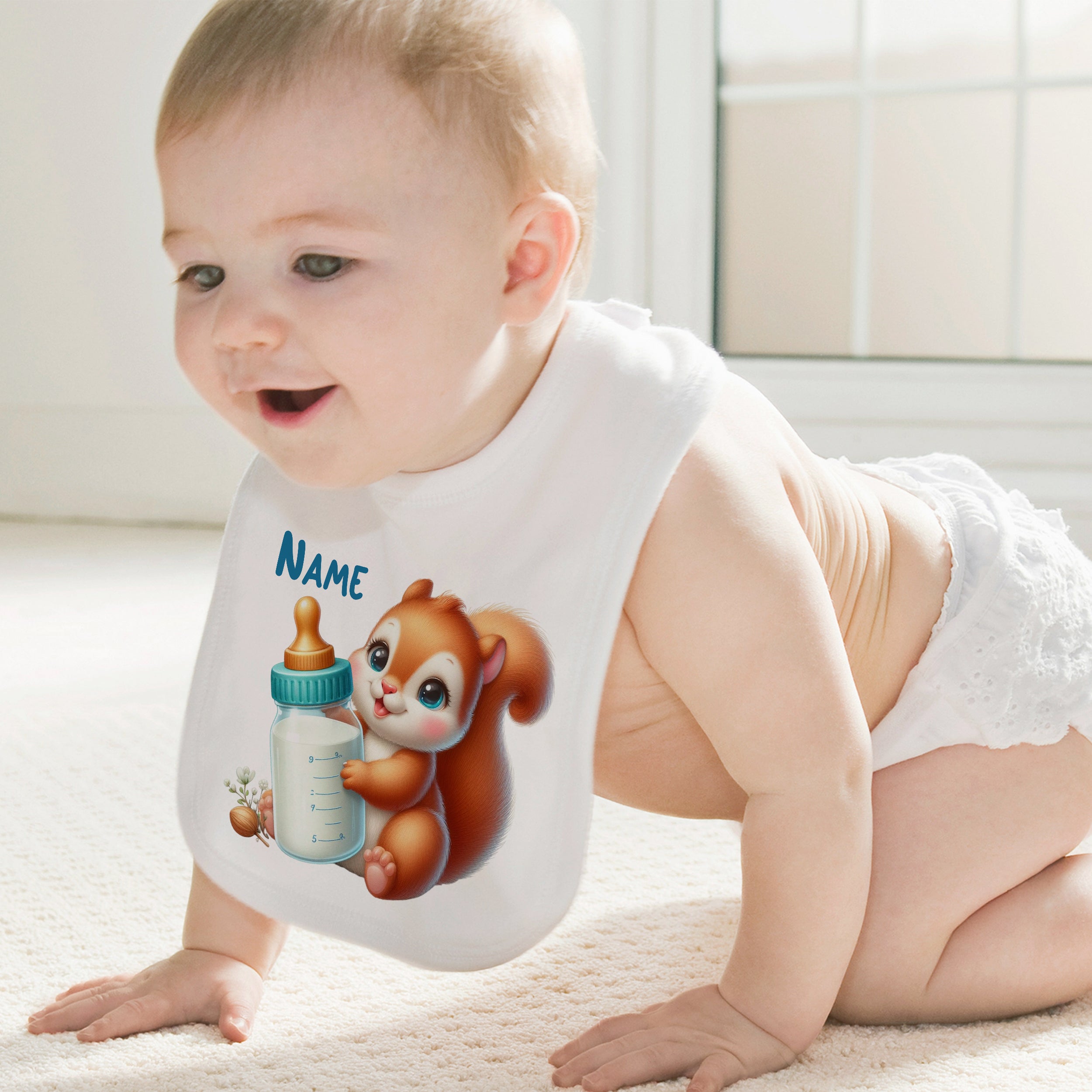 Baby Lätzchen mit niedlichem Eichhörnchen