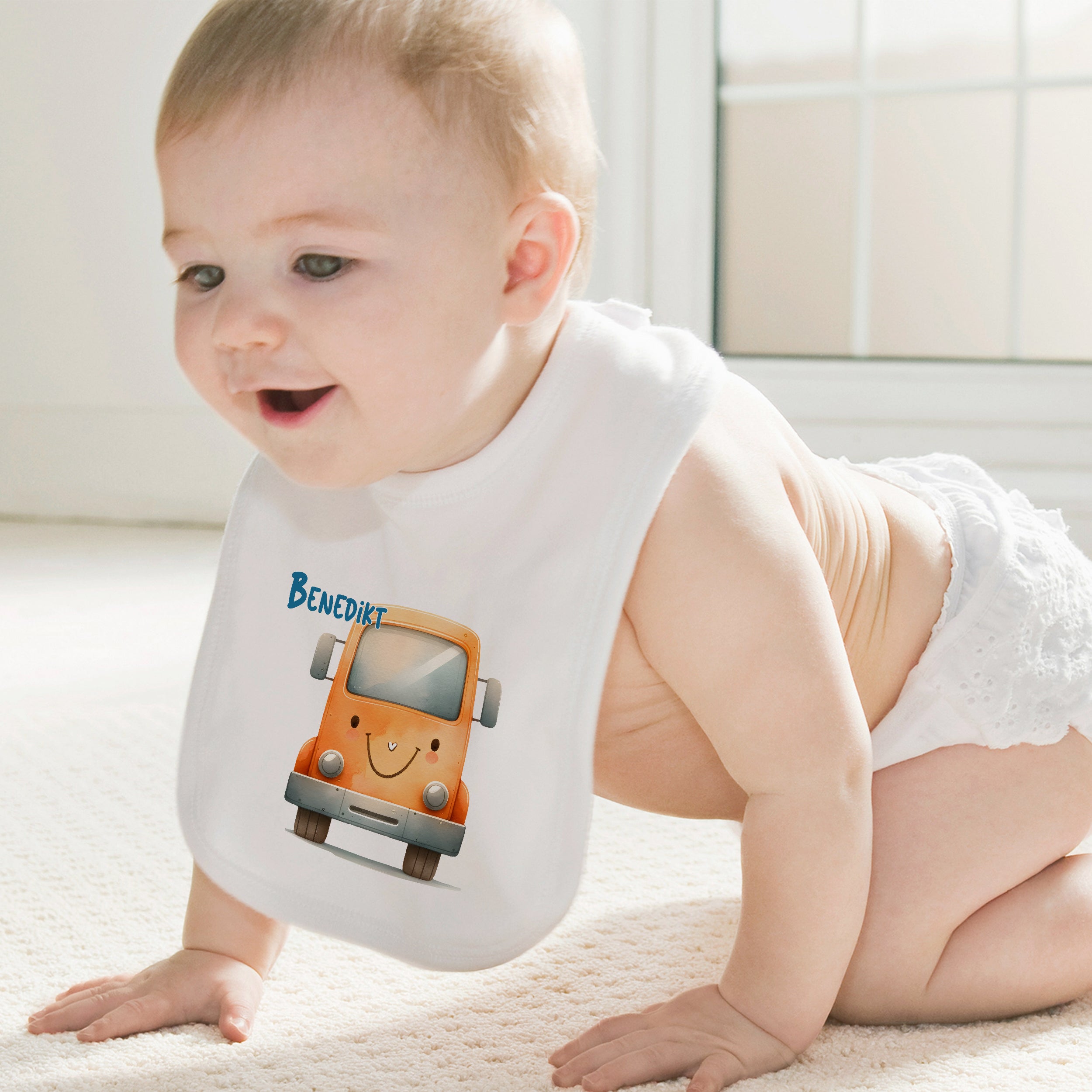 Baby Lätzchen mit süßem Auto