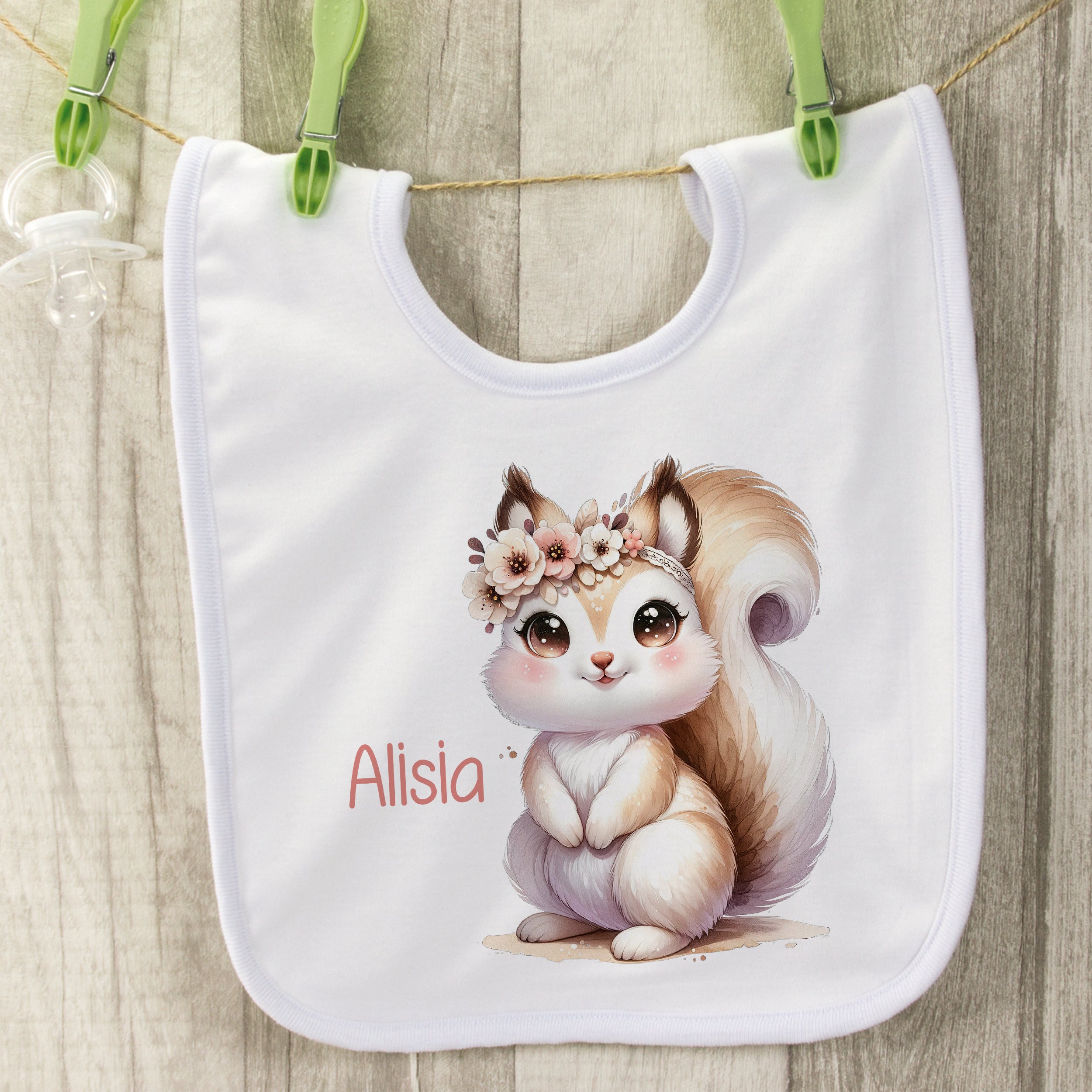 Baby Lätzchen mit niedlichem Eichhörnchen