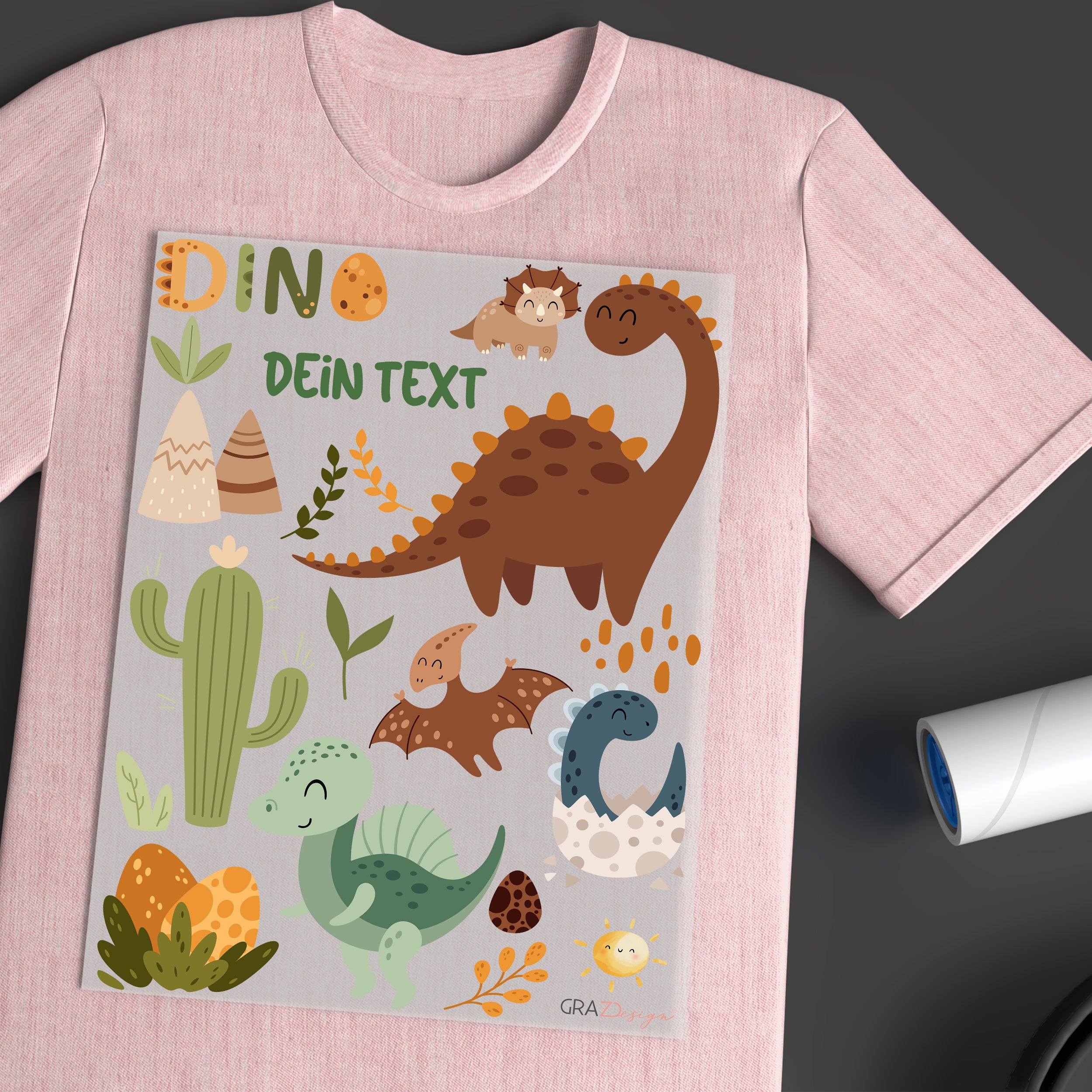 Dinosaurier-Design auf pinkem T-Shirt mit bunten Details.