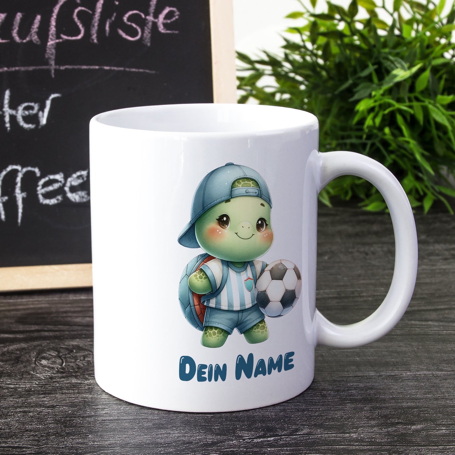 Tasse mit süßer Fußball-Schildkröte