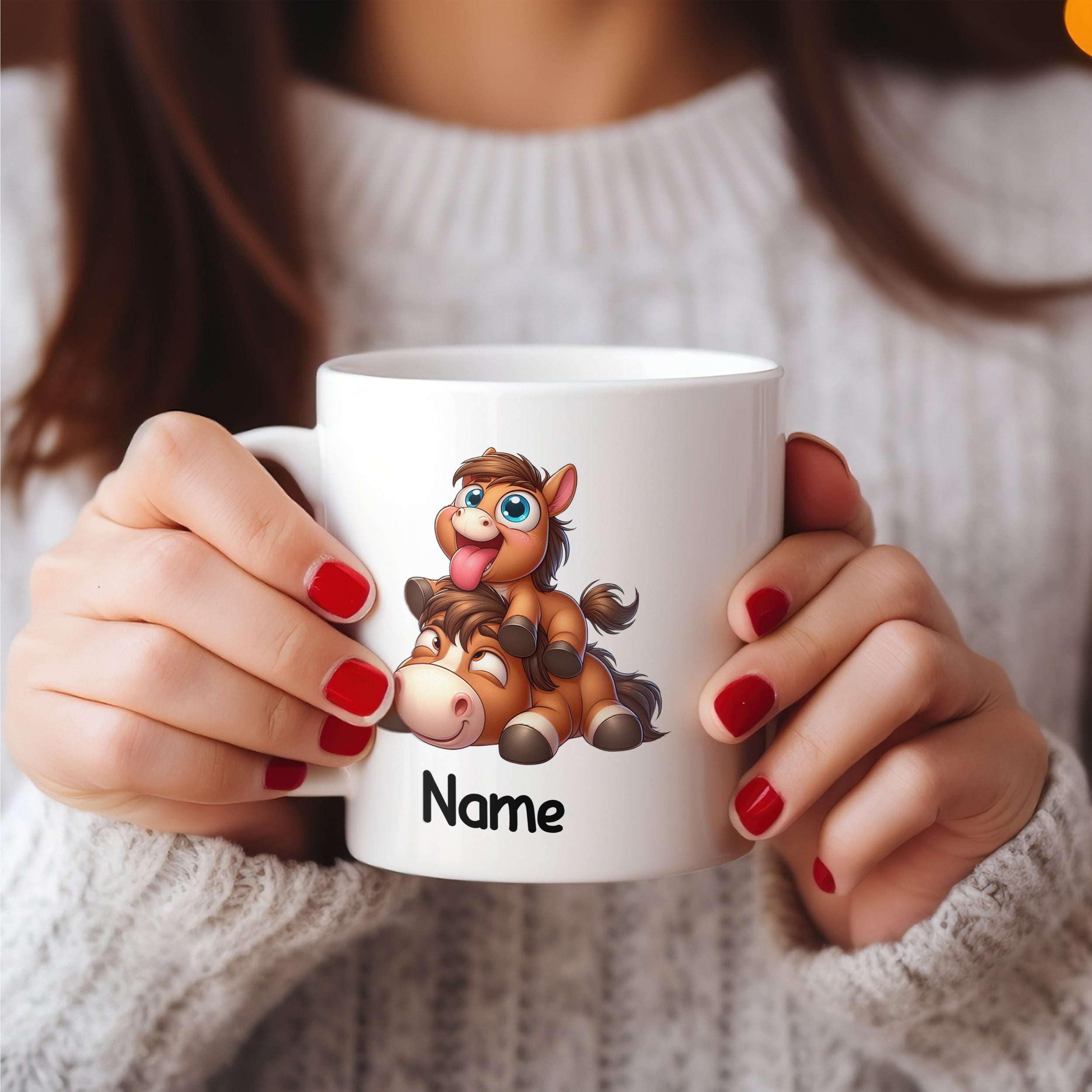 Tasse mit lustigem Pferdemotiv und personalisierbarem Namen.