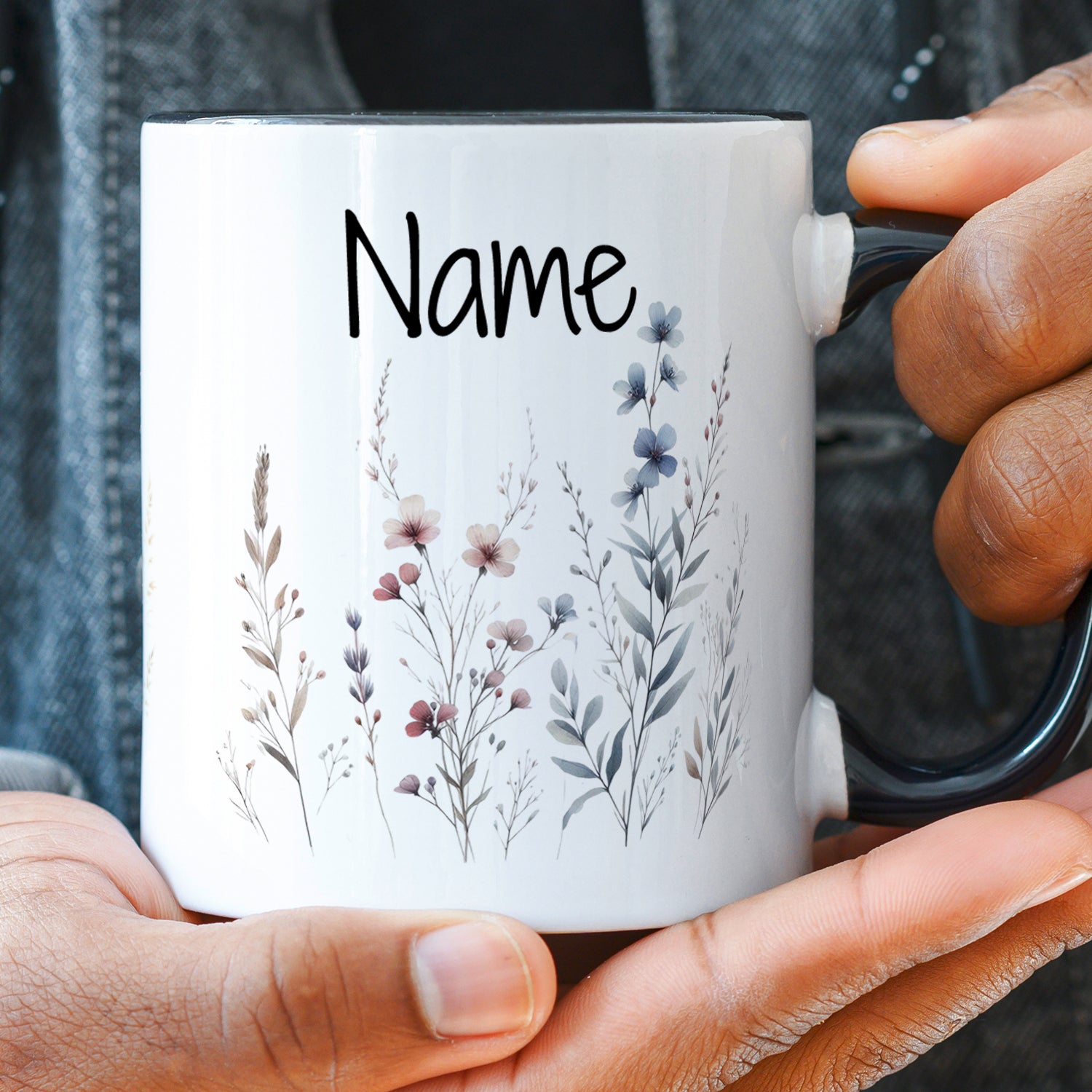 Tasse mit floralen Motiven