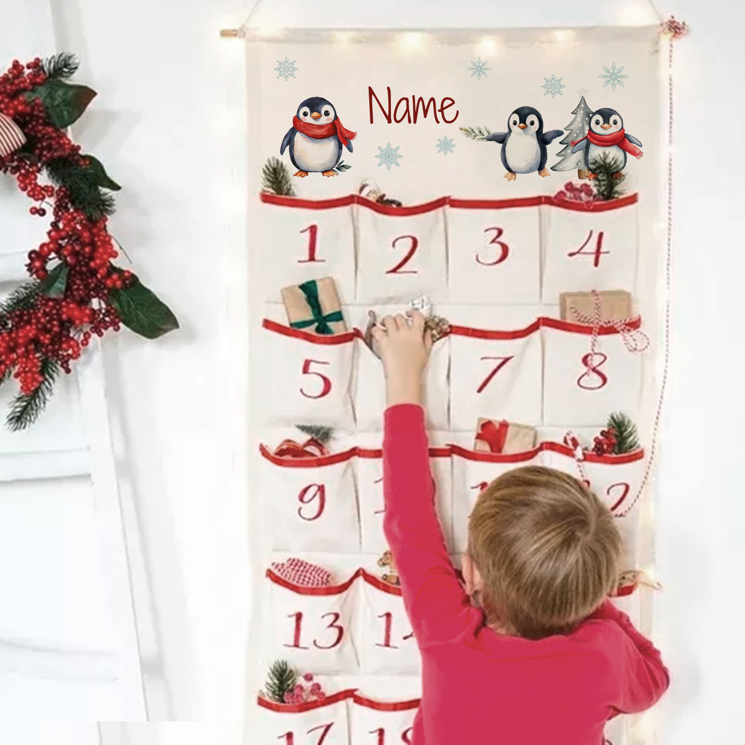 Adventskalender mit Pinguinen, rot-weißen Taschen und Weihnachtsdekor.