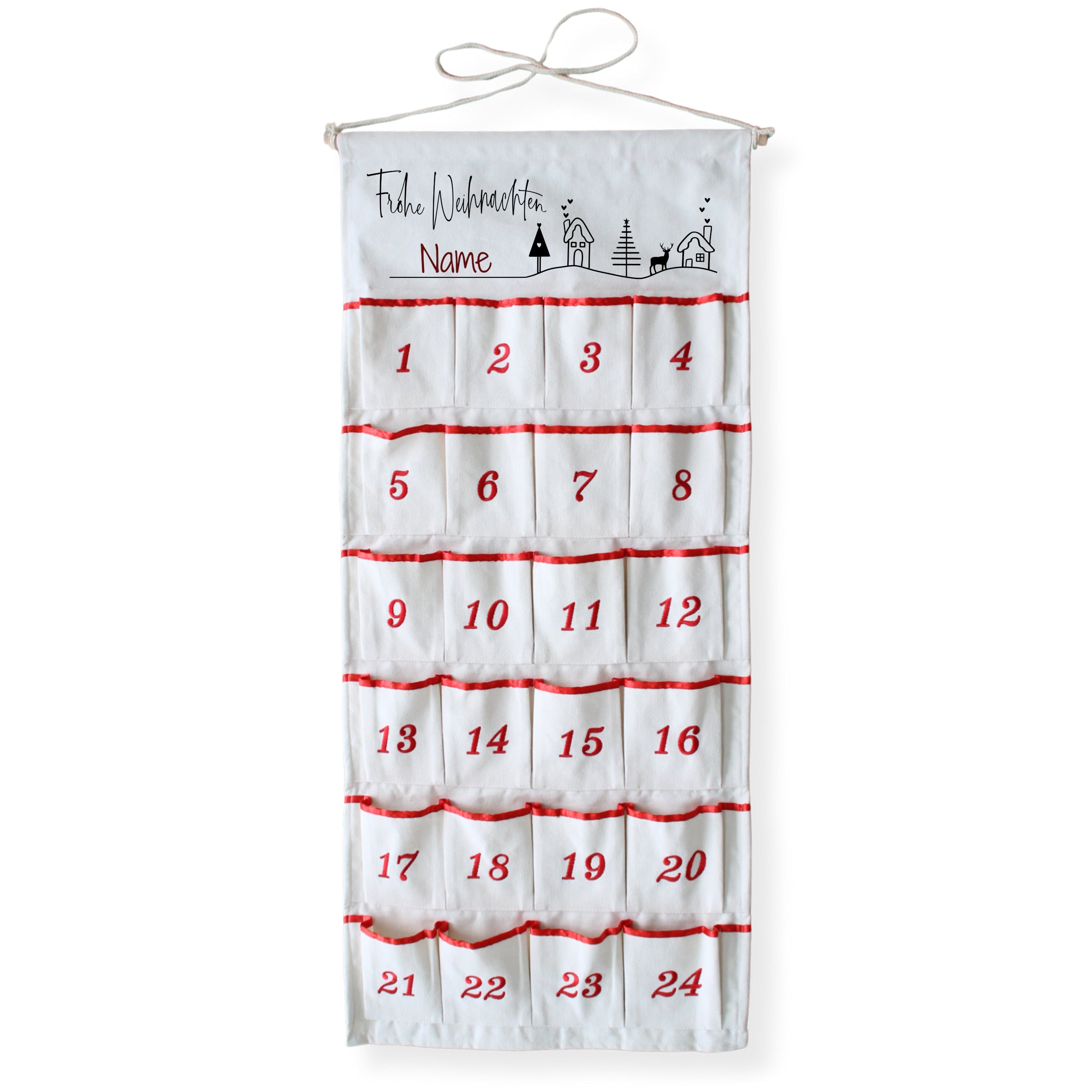 Adventskalender in Weiß mit roten Zahlen und Aufhängung.