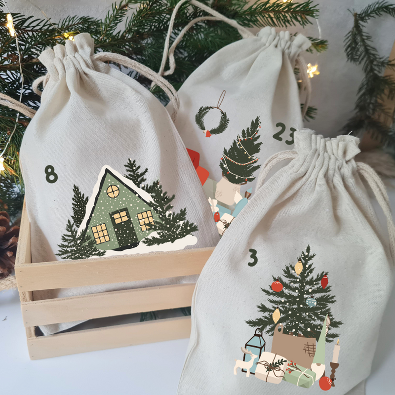 Adventssäckchen mit Weihnachtsmotiven.
