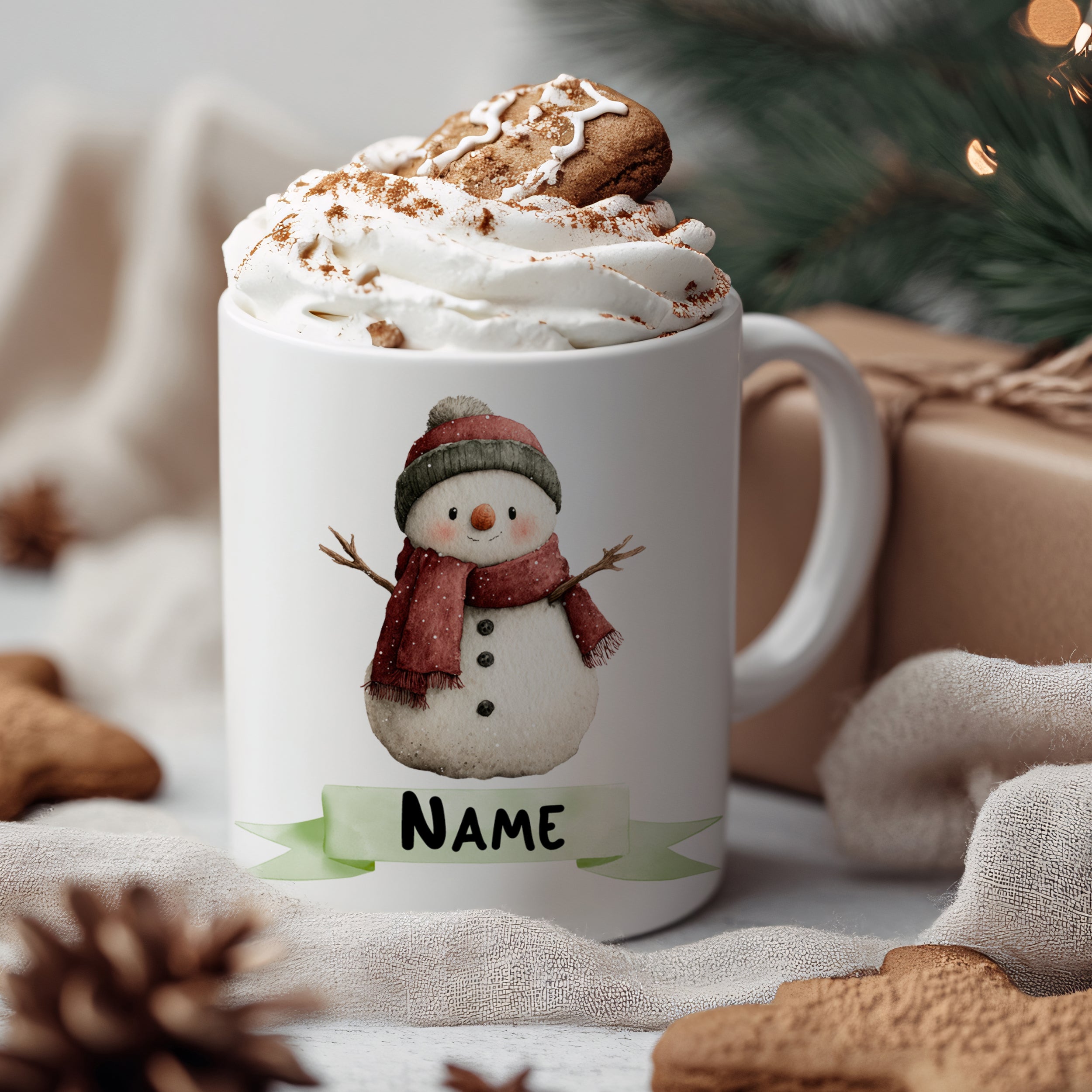 Kaffeetasse mit Schneemann-Motiv und personalisierbarem Namen.