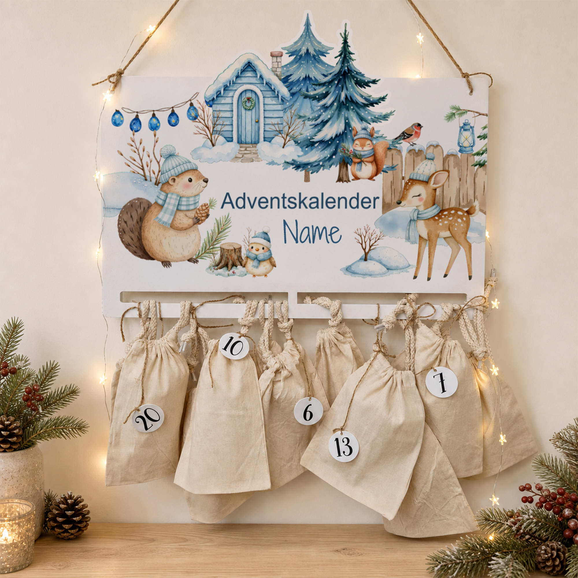 Personalisierter Adventskalender mit Eichhörnchen, Reh, Zahlenanhängern und Baumwollbeuteln