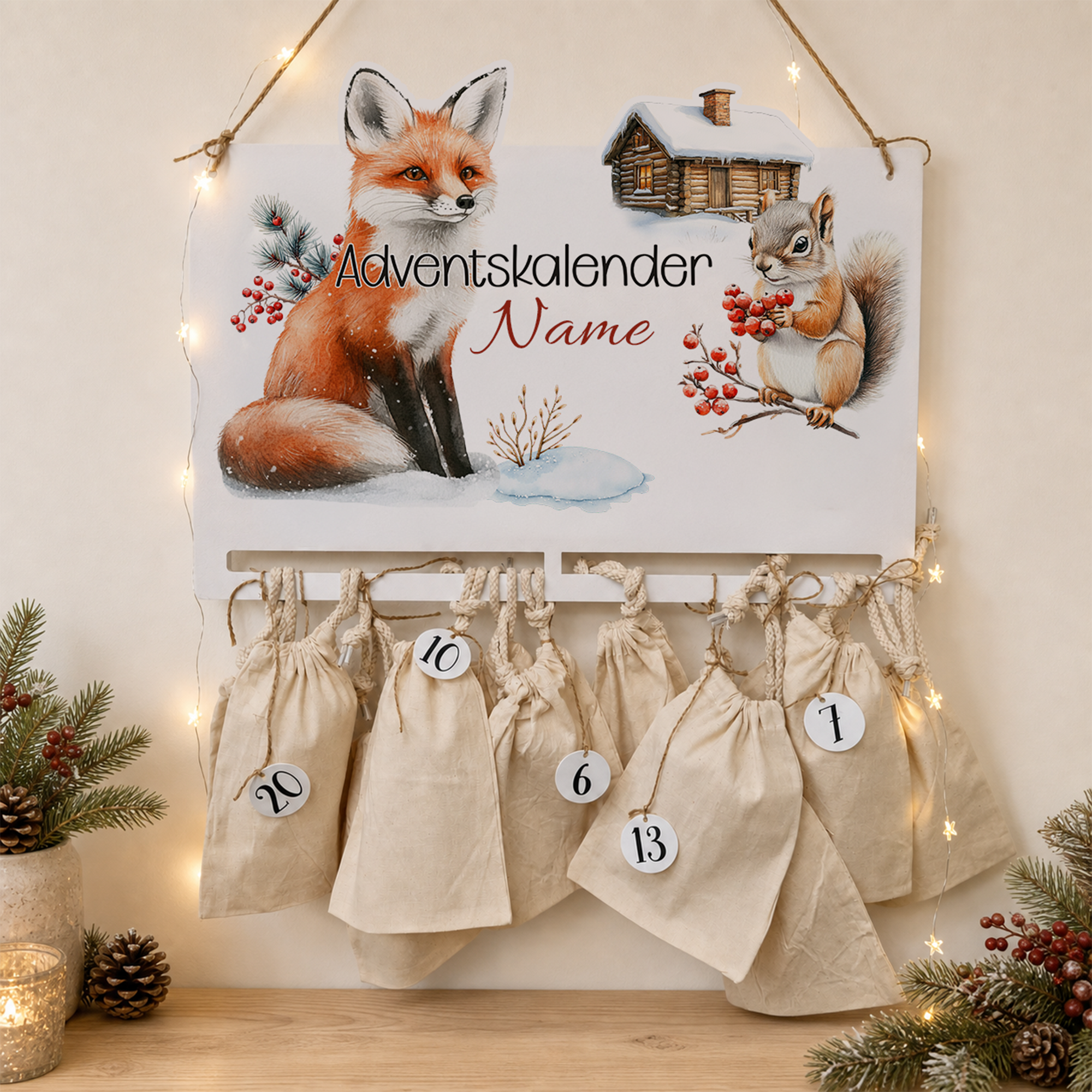Personalisierter Adventskalender mit Fuchs, Eichhörnchen, Zahlenanhängern und Baumwollbeuteln
