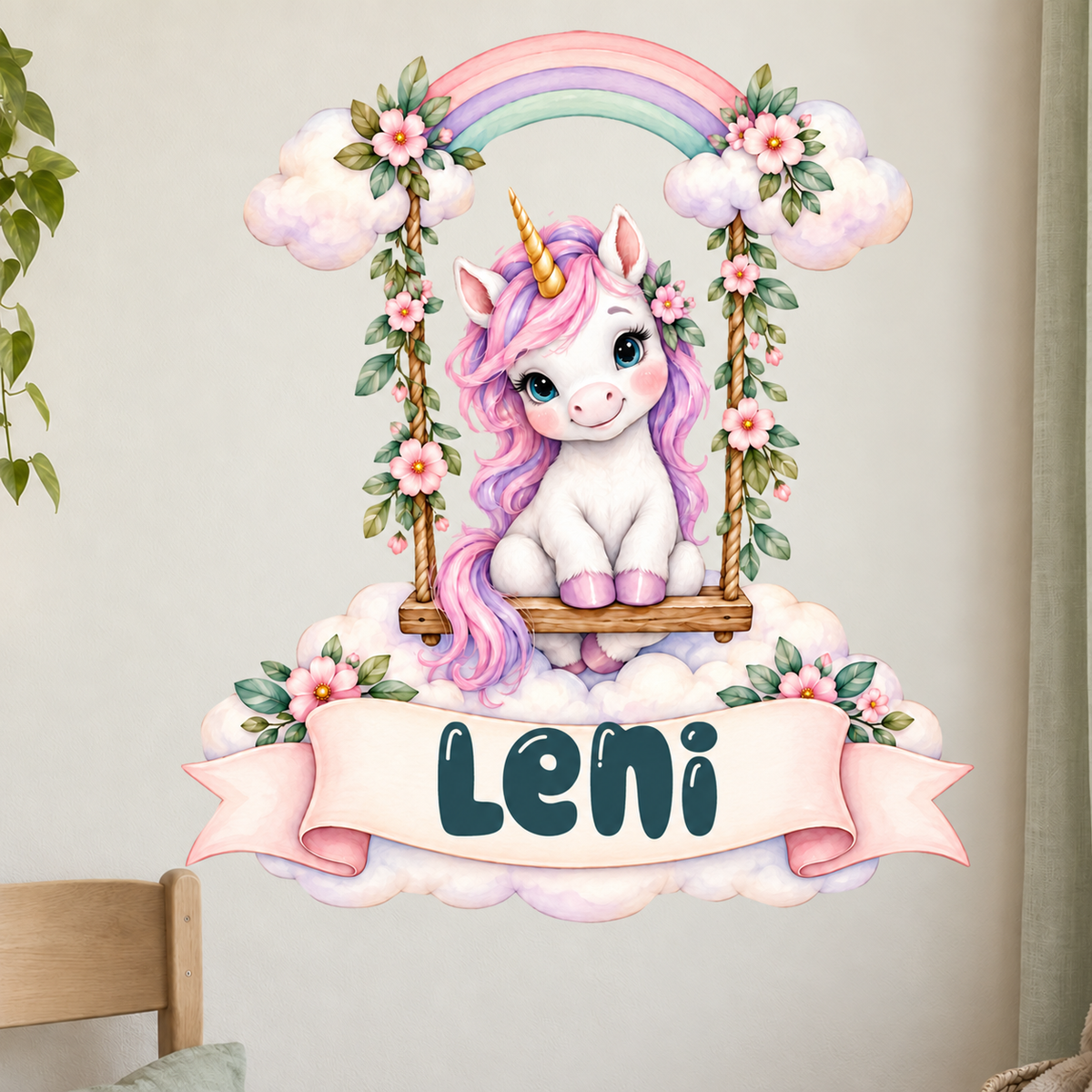 Personalisiertes Einhorn-Wandtattoo Wolkenschaukel mit Beispielname Leni: Wandtattoo auf freier Wandfläche im Kinderzimmer.