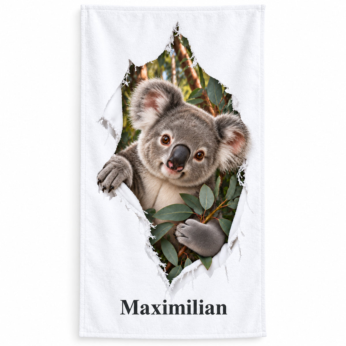 Weißes personalisiertes Handtuch mit Koala-Motiv in Stoffriss-Optik auf weißem Hintergrund