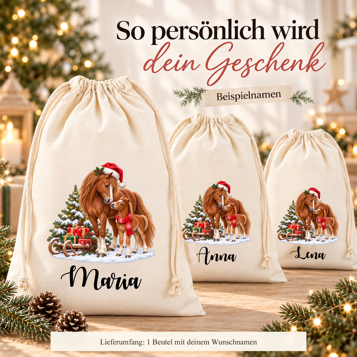 Personalisierungsbeispiele mit braunem Pferd und Fohlen neben einem Geschenkschlitten und den Namen Maria, Anna und Lena. Der Bildhinweis nennt einen Beutel als Lieferumfang.