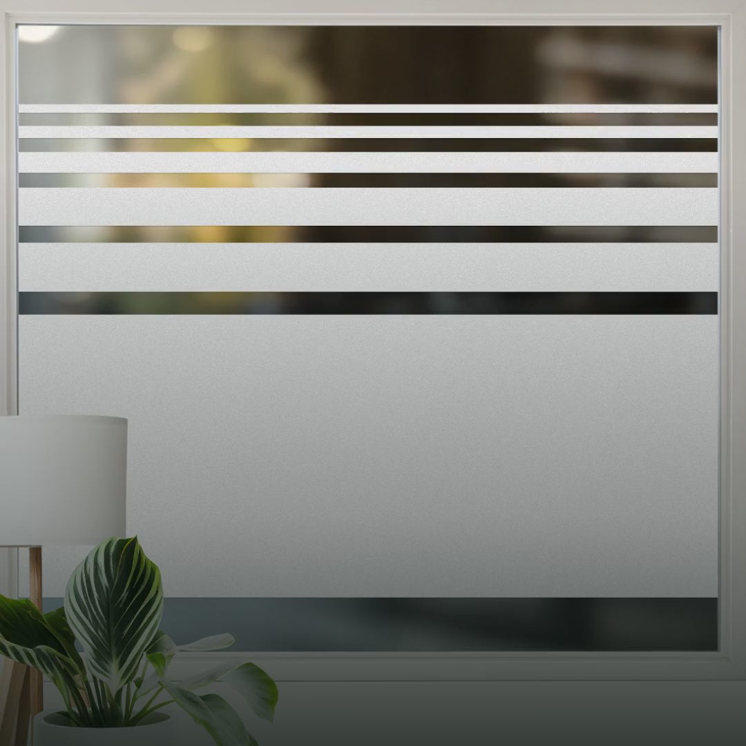 Fensterfolie Streifen als moderner Sichtschutz für Wohnraum, Bad und Küche