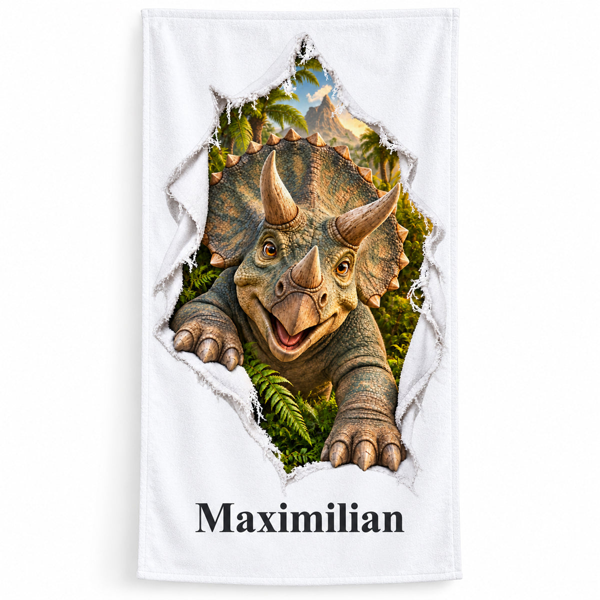 Weißes personalisiertes Handtuch mit Triceratops-Motiv im Stoffriss-Design freigestellt vor weißem Hintergrund.
