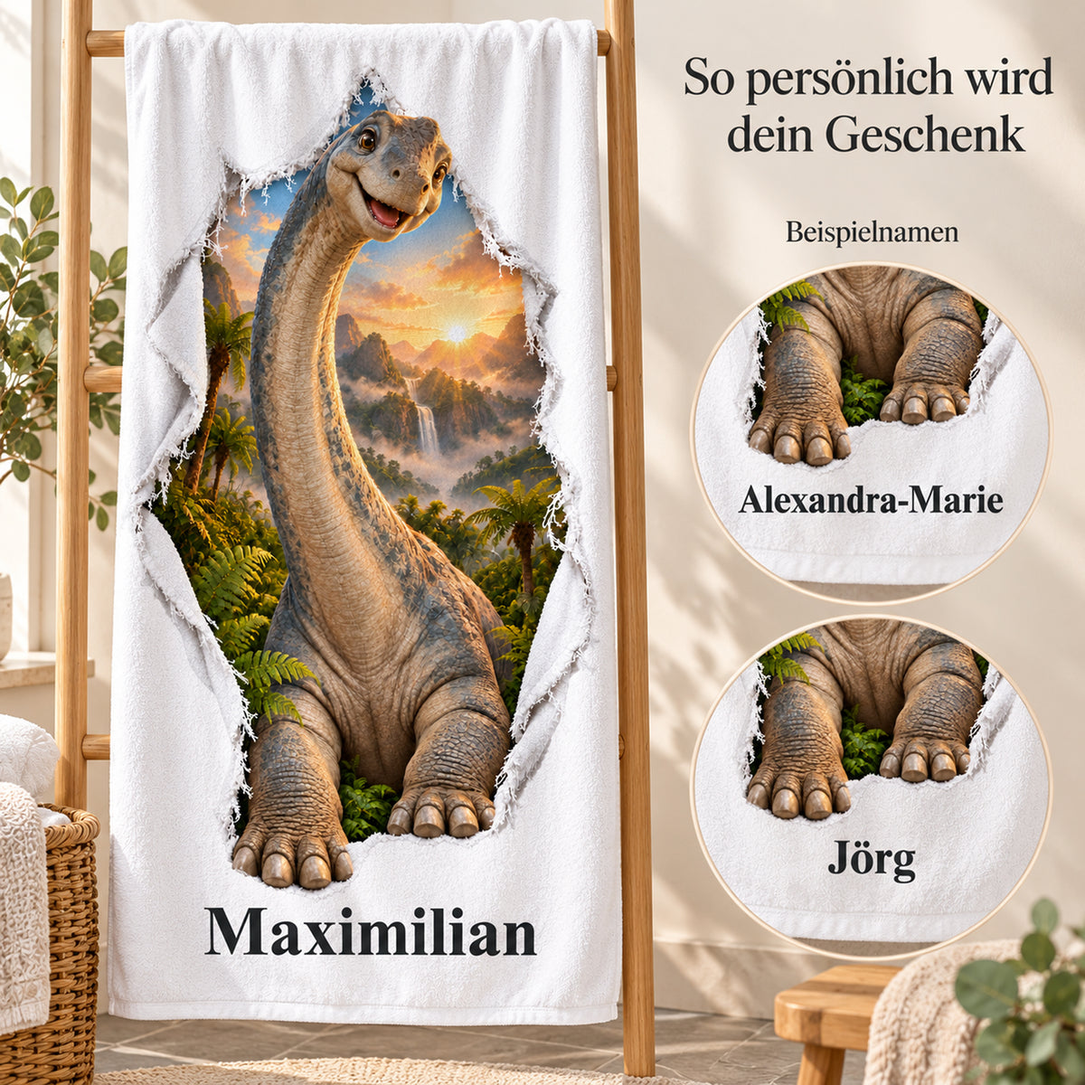 Weißes personalisiertes Handtuch mit Langhals-Dinosaurier-Motiv im Stoffriss-Design mit verschiedenen Beispielnamen.