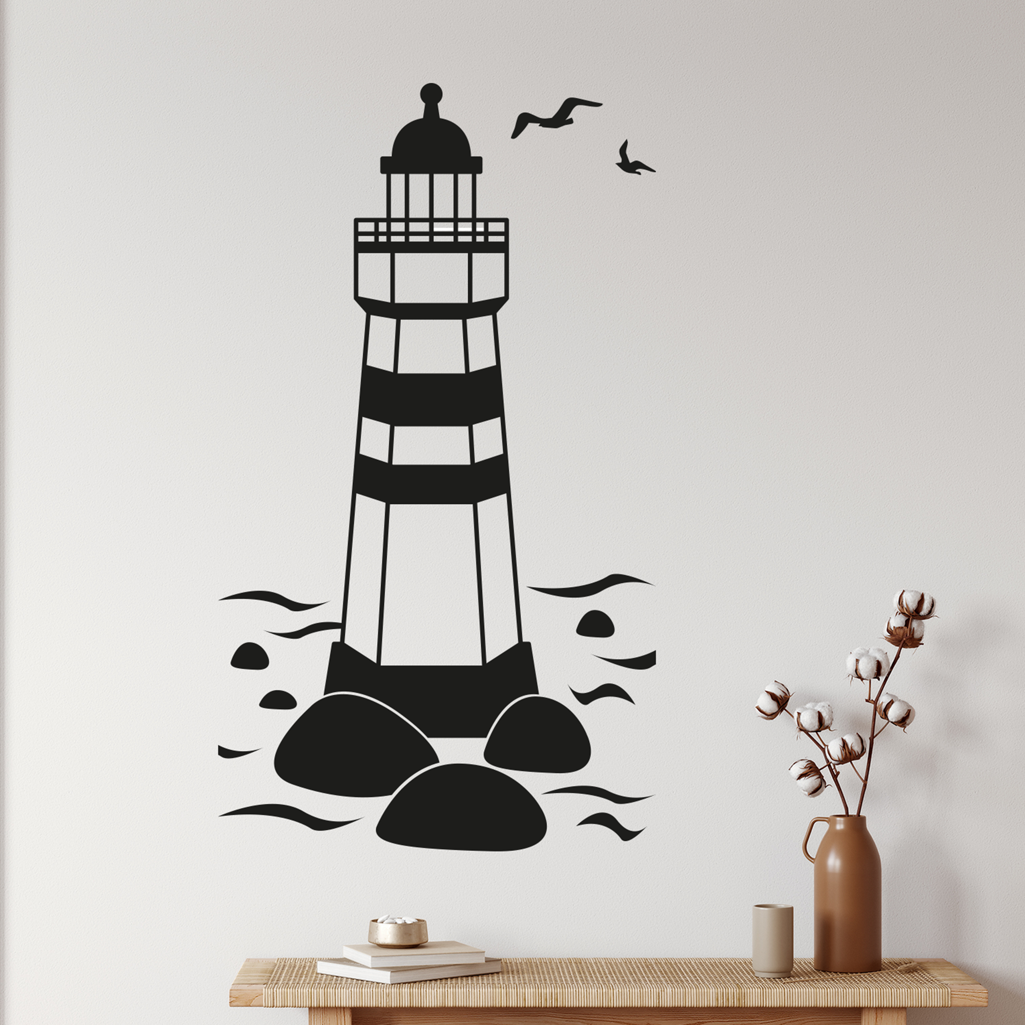 Schwarzer Leuchtturm mit Wellen und Vögeln.