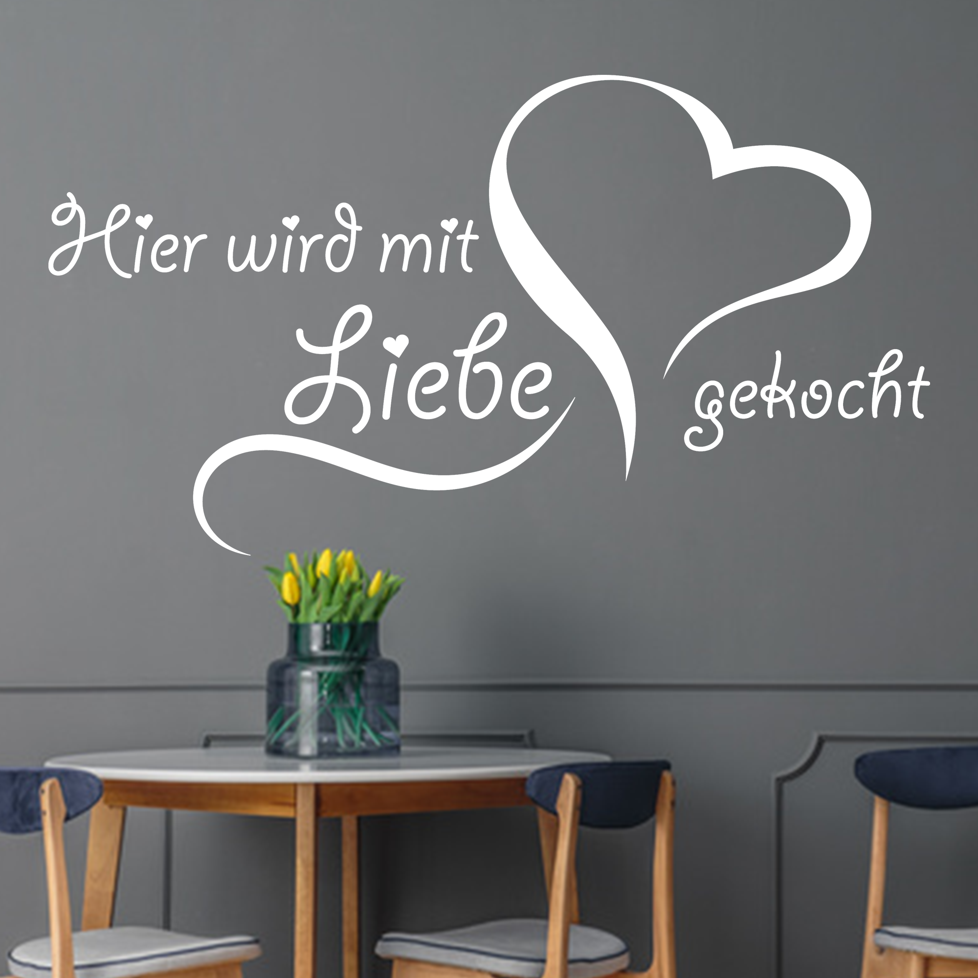 Wandtattoo in Weiß mit Herz und Schriftzug "Hier wird mit Liebe gekocht".