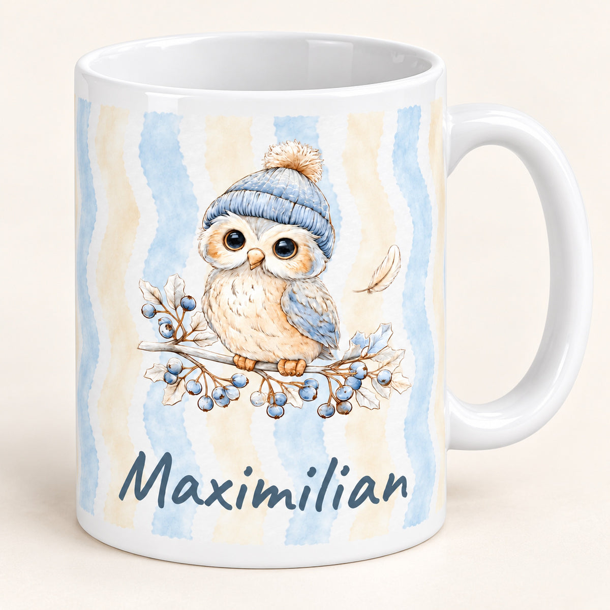 Personalisierte Wintertasse mit Eule – three-quarter
