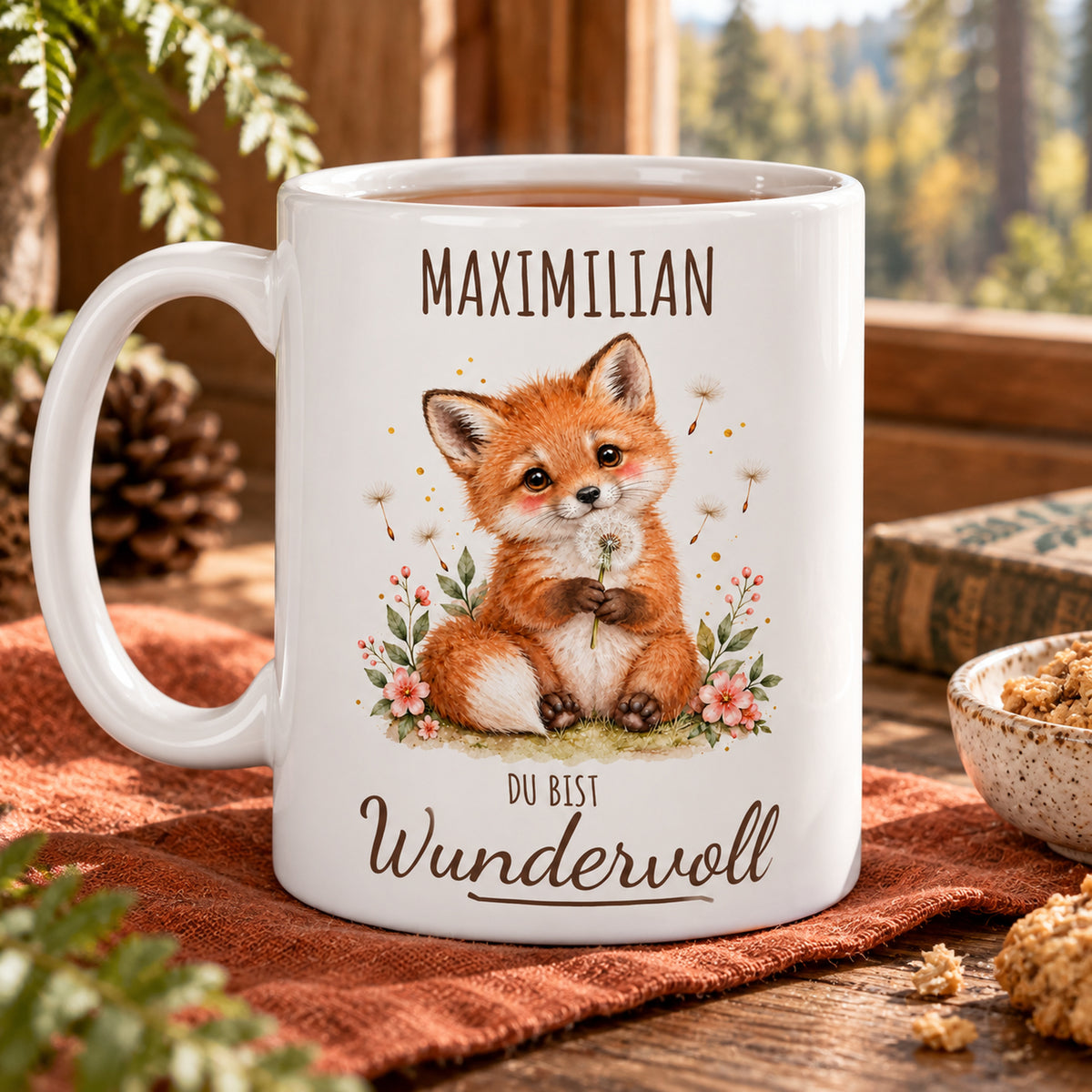 Alltagsansicht: weiße Fuchs-Tasse, 330 ml, mit Wunschname und Du bist Wundervoll – Beispielname Maximilian